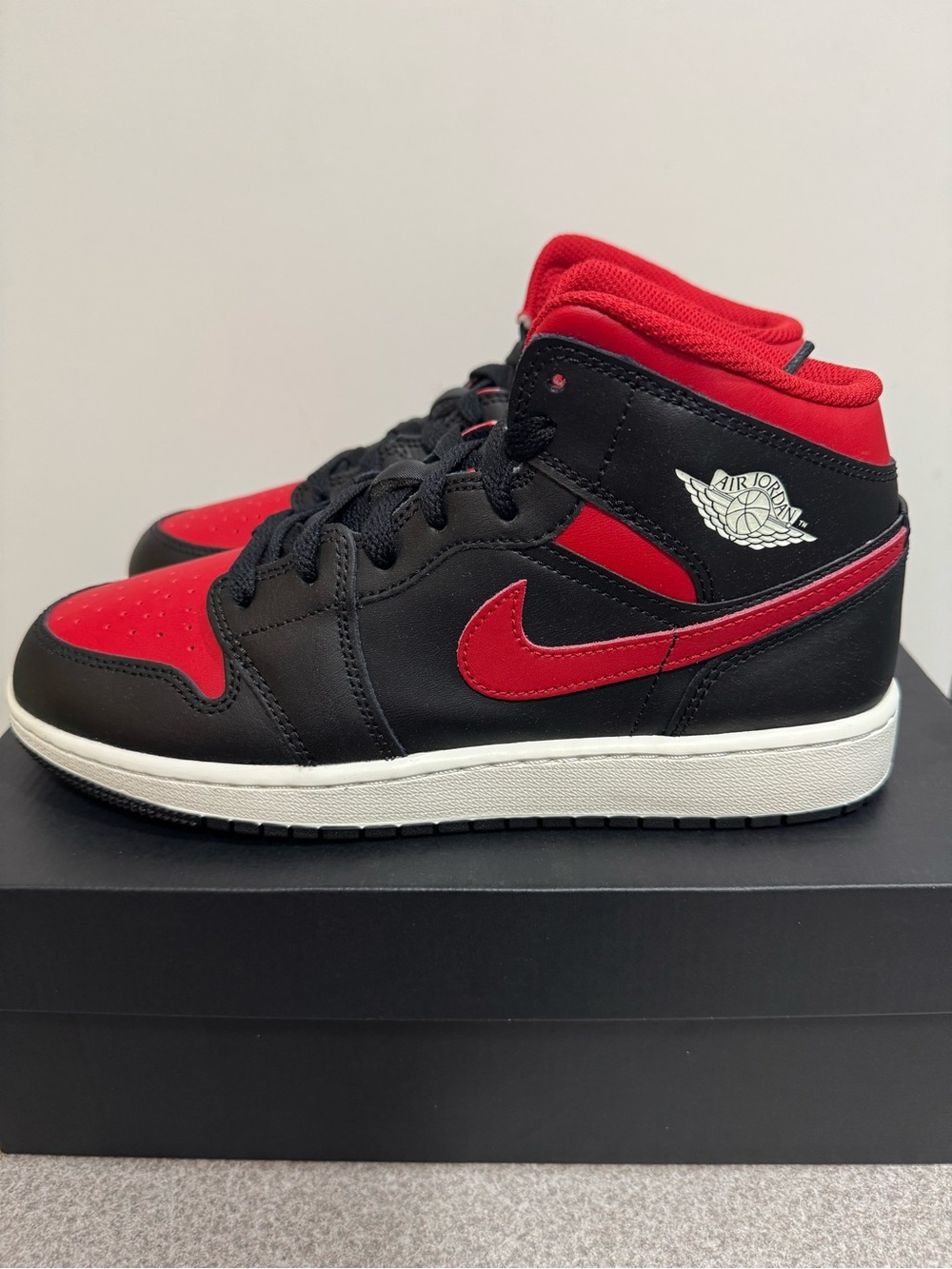 Nike Air Jordan 1 Mid Black Summit White Varsity Red (GS) Size 7Y